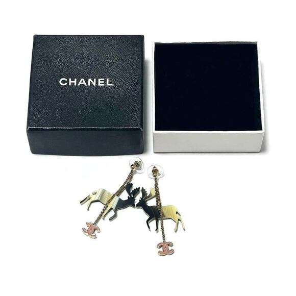 CHANEL Earrings - Picture 10 of 10